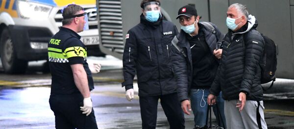 Самолет Грузинских авиалиний доставил в Грузию 61 гражданина страны из Иордании и Саудовской Аравии. Затем их отправили на 14 дневный карантин - Sputnik Грузия