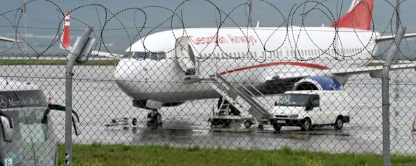 Самолет Грузинских авиалиний доставил в Грузию 61 гражданина страны из Иордании и Саудовской Аравии. Затем их отправили на 14-дневный карантин - Sputnik Грузия