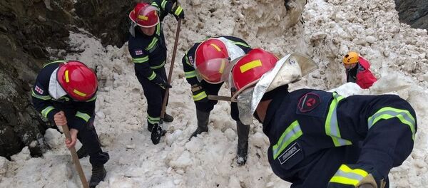 Спасатели ищут пропавшего во время схода лавины - Sputnik Грузия