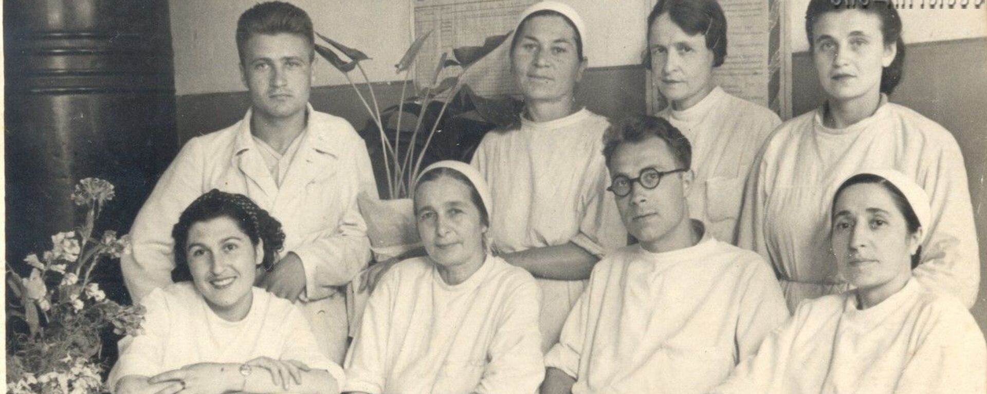 Первая слева: врач Марина Марташвили, военный госпиталь в столице Грузии - Sputnik Грузия, 1920, 07.05.2021