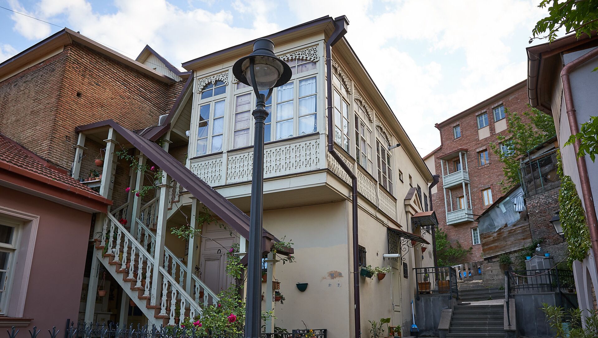 Частные дома в тбилиси купить гостиницу на бали