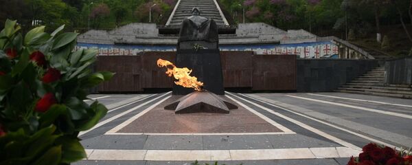 Памятник Неизвестному солдату в парке Ваке в столице Грузии Памятник Неизвестному солдату в парке Ваке в столице Грузии - Sputnik Грузия