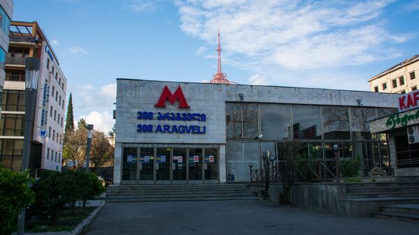 მეტროსადგურ "300 არაგველზე" მგზავრი ლიანდაგებში ჩავარდა