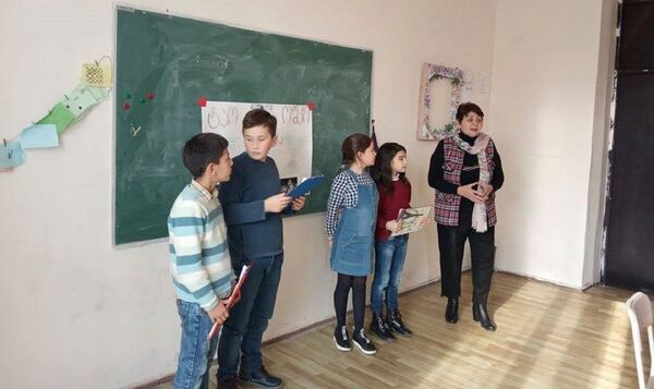 კლასგარეშე საკითხავი მასწავლებლებისთვის: 21 წლის მასწავლებელმა 31 ბიჭი ჩავიბარე კლასგარეშე საკითხავი მასწავლებლებისთვის: 21 წლის მასწავლებელმა 31 ბიჭი ჩავიბარე - Sputnik საქართველო