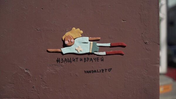 Супергерои среди нас: стрит-арт в Санкт-Петербурге в поддержку врачей - видео - Sputnik Грузия