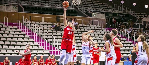 Грузинская баскетболистка Лия Микиашвили в атаке - Sputnik Грузия