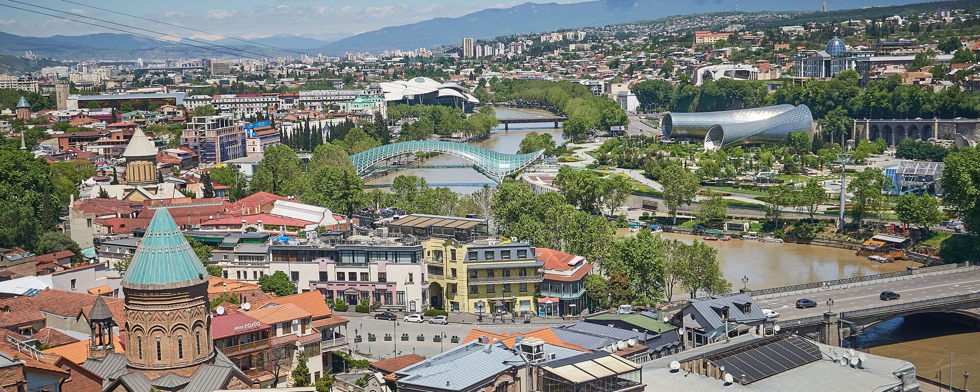 Вид на город Тбилиси - исторический центр набережная реки Кура и мосты - Sputnik Грузия, 1920, 28.06.2021
