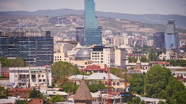 Вид на город Тбилиси - новые небоскребы Biltmore, King David и другие здания - Sputnik Грузия