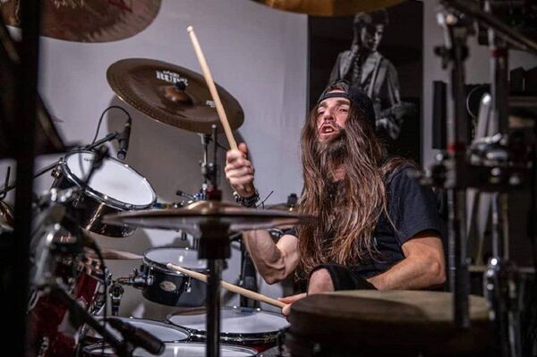 ქართველი დრამერის უჩვეულო ექსპერიმენტი და 37 წლის ასაკში მონატრებული სამშობლო ქართველი დრამერის უჩვეულო ექსპერიმენტი და 37 წლის ასაკში მონატრებული სამშობლო - Sputnik საქართველო