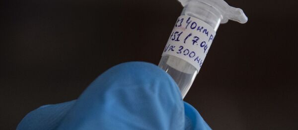 Пробирка с определяемым антигеном коронавируса в лаборатории - Sputnik Грузия