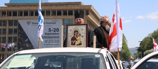Священнослужители освятили улицы Грузинской столицы Священнослужители освятили улицы Грузинской столицы - Sputnik Грузия