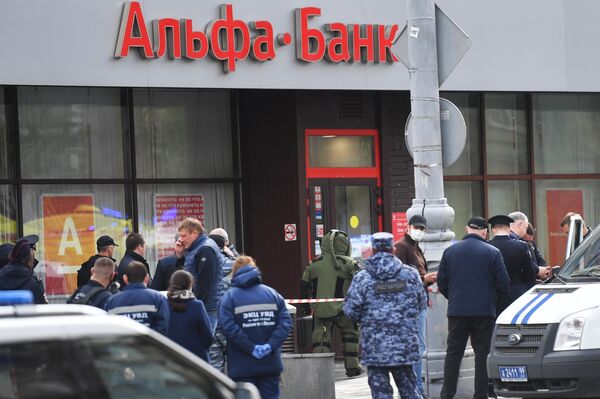 В субботу полиции сообщили о захвате заложников в отделении Альфа-банка в центре Москвы - Sputnik Грузия