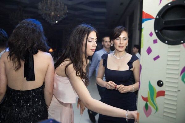 ერთ დღეში შეცვლილი ცხოვრება – სილამაზის კონკურსში გამარჯვება და მიუსაფარ ცხოველებზე ზრუნვა ერთ დღეში შეცვლილი ცხოვრება – სილამაზის კონკურსში გამარჯვება და მიუსაფარ ცხოველებზე ზრუნვა - Sputnik საქართველო