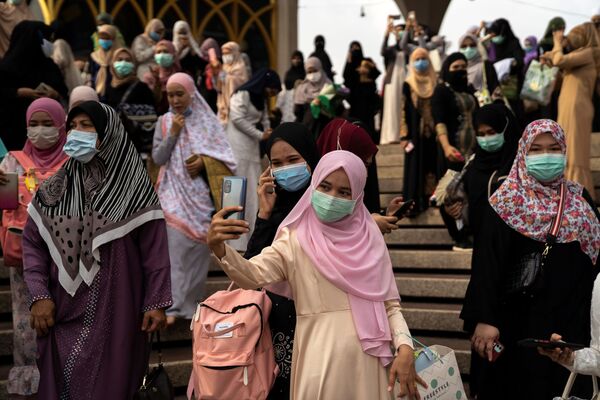 Мусульмане во время празднования Ид-аль-Фитра в Таиланде - Sputnik Грузия