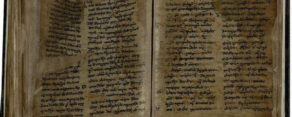 Рукописное Евангелие ХIV века сдвумя и тремя слоями текста - Sputnik Грузия