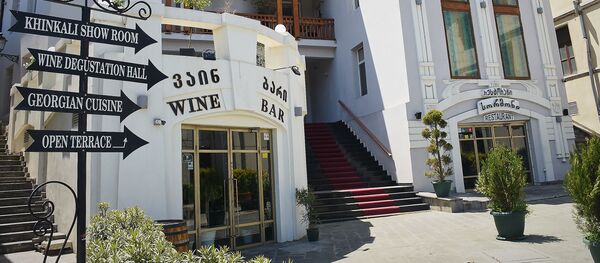 Закрытые бары, кафе и рестораны в старом городе, популярном среди туристов Закрытые бары, кафе и рестораны в старом городе, популярном среди туристов - Sputnik Грузия