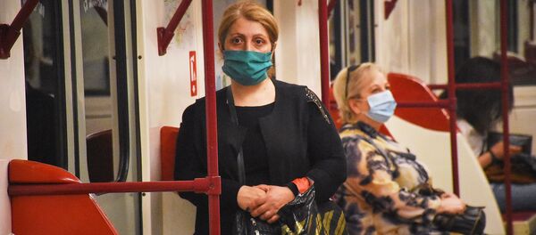 Городской транспорт. Пассажиры в масках в метро Городской транспорт. Пассажиры в масках в метро - Sputnik Грузия