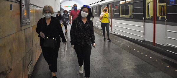  Городской транспорт. Пассажиры в масках в метро - Sputnik Грузия