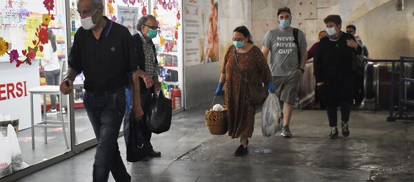  Городской транспорт. Пассажиры в масках в метро - Sputnik Грузия