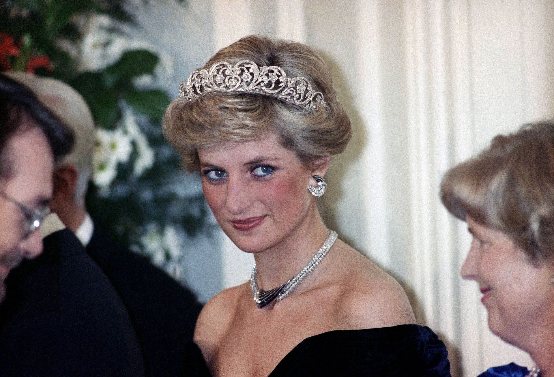 Принцесса Диана на вечернем приеме в честь членов королевской семьи в Бонне,  Германия, 1987 год - Sputnik Грузия, 1920, 10.09.2021