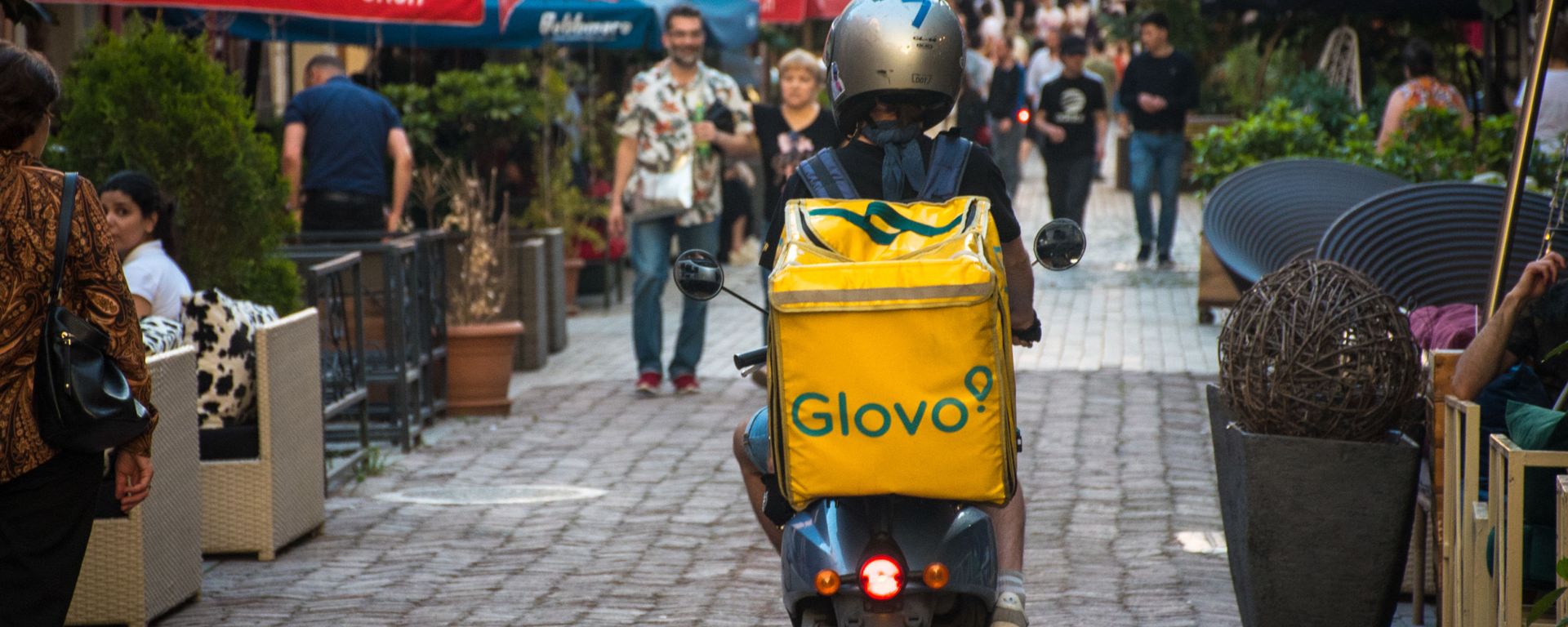 Glovo–ს კურიერი - Sputnik საქართველო, 1920, 17.05.2021