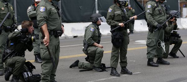 Протесты в Калифорнии в связи с гибелью афроамериканца по вине сотрудника полиции - Sputnik Грузия