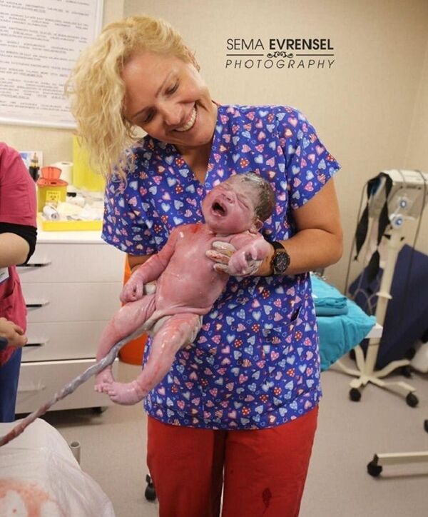 ქართველი ექიმი, რომელიც სტამბულში ქალებს ჰიპნოზით ამშობიარებს ქართველი ექიმი, რომელიც სტამბულში ქალებს ჰიპნოზით ამშობიარებს - Sputnik საქართველო