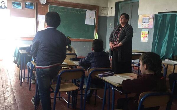 კლასგარეშე საკითხავი მასწავლებლებისთვის: გამოდის, რომ მოსწავლემ დამიწერა მაღალი შეფასება კლასგარეშე საკითხავი მასწავლებლებისთვის: გამოდის, რომ მოსწავლემ დამიწერა მაღალი შეფასება - Sputnik საქართველო