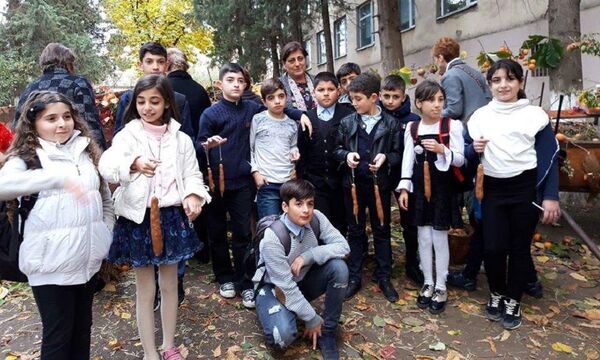 კლასგარეშე საკითხავი მასწავლებლებისთვის: გამოდის, რომ მოსწავლემ დამიწერა მაღალი შეფასება კლასგარეშე საკითხავი მასწავლებლებისთვის: გამოდის, რომ მოსწავლემ დამიწერა მაღალი შეფასება - Sputnik საქართველო