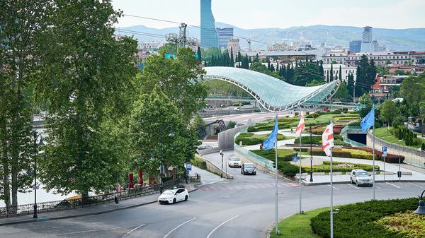 Вид на город Тбилиси. Площадь Европы и парк Рике. Мост Мира - Sputnik Грузия