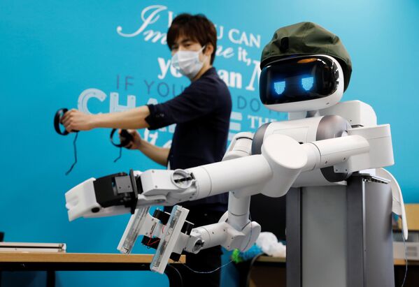 Изначально робота проектировали, чтобы справиться с нехваткой рабочих рук, вызванной быстрым старением населения Японии - Sputnik Грузия