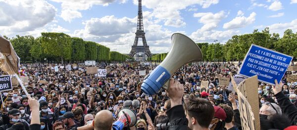 პროტესტები პოლიციის ძალადობის წინააღმდეგ პარიზში პროტესტები პოლიციის ძალადობის წინააღმდეგ პარიზში - Sputnik საქართველო