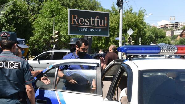 Полиция, Ереван, Армения - Sputnik Грузия