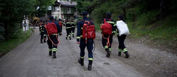 Пожарные-спасатели возвращаются после ликвидации пожара в Абастуманском лесу - Sputnik Грузия