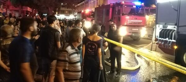 Крупный пожар на рынке в районе Варкетили. Фото очевидца с места событий - Sputnik Грузия