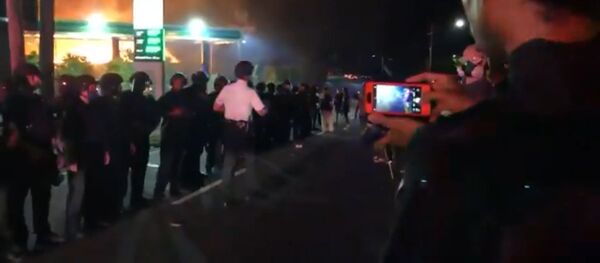 В Атланте новые протесты: полицейские убили афроамериканца при задержании - видео - Sputnik Грузия