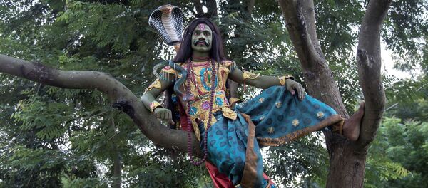 Работа индийского фотографа Santanu Dey Многоликий народ бухурупи, вошедшая в шорт-лист конкурса имени Андрея Стенина в категории «Портрет. Герой нашего времени. Серия фотографий» - Sputnik Грузия