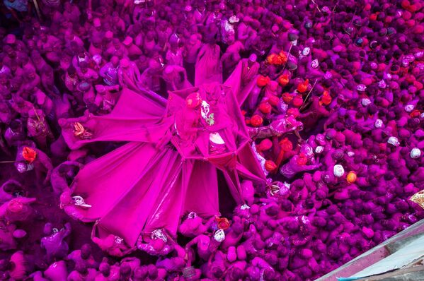 Работа индийского фотографа Шубхама Котавале Розовый фестиваль, вошедшая в шорт-лист конкурса имени Андрея Стенина в категории Моя планета. Одиночная фотография - Sputnik Грузия