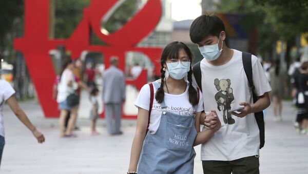 Молодые люди в масках во время пандемии коронавируса. Тайпей, Тайвань - Sputnik Грузия