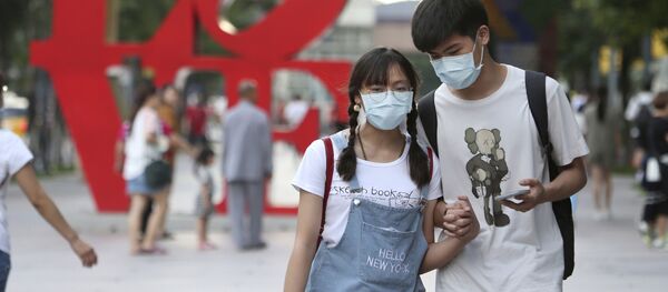 Молодые люди в масках во время пандемии коронавируса. Тайпей, Тайвань - Sputnik Грузия