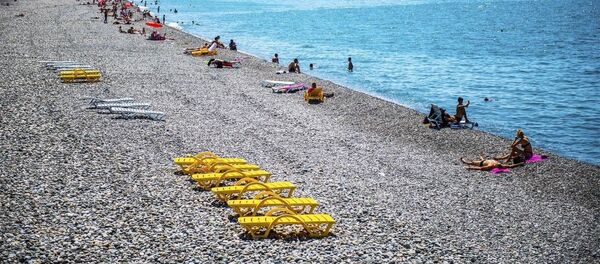 „დავიღალეთ თბილისში!“ საქართველოში თვითიზოლაციის შემდეგ ზღვაზე ისვენებენ  „დავიღალეთ თბილისში!“ საქართველოში თვითიზოლაციის შემდეგ ზღვაზე ისვენებენ - Sputnik საქართველო