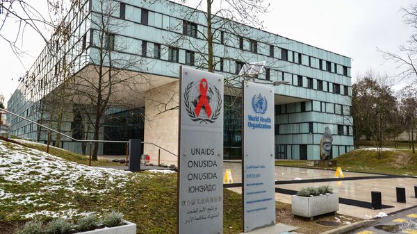 Эмблемы Всемирной организации здравоохранения и Объединённой программы ООН по ВИЧ/СПИД - Sputnik Грузия