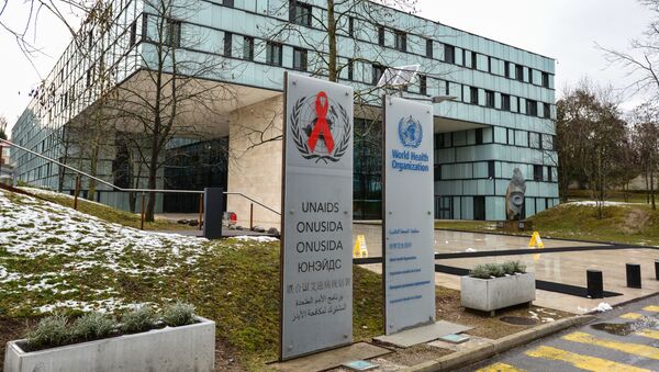 Эмблемы Всемирной организации здравоохранения и Объединённой программы ООН по ВИЧ/СПИД - Sputnik Грузия