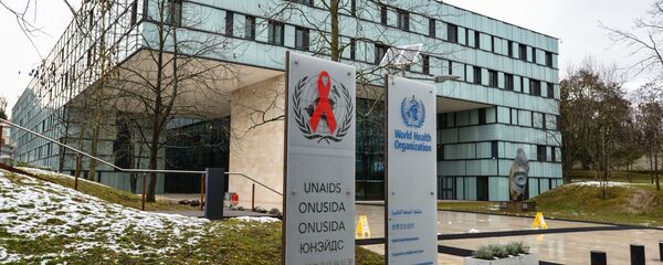 Эмблемы Всемирной организации здравоохранения и Объединённой программы ООН по ВИЧ/СПИД - Sputnik Грузия