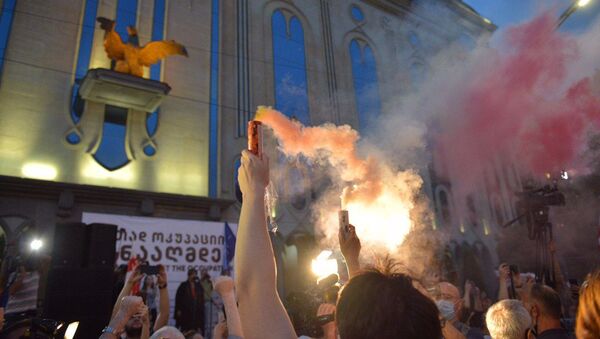 Акция протеста оппозиции у здания парламента 20 июня 2020 года - Sputnik Грузия