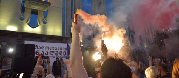 Акция протеста оппозиции у здания парламента 20 июня 2020 года - Sputnik Грузия