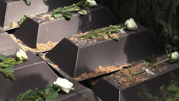 В Латвии перезахоронили останки советских солдат - видео - Sputnik Грузия