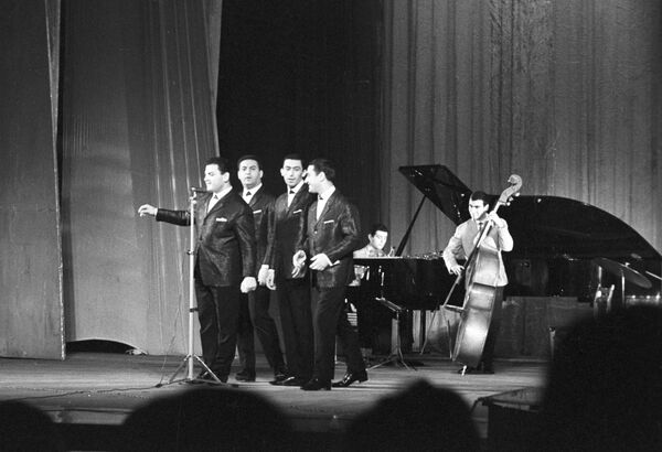 Ушел из жизни худрук легендарного ВИА Диэло Амиран Эбралидзе - Sputnik Грузия