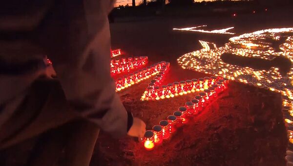 Мы помним: россияне зажгли свечи в память о погибших в ВОВ - видео - Sputnik Грузия