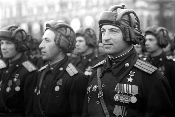 Парадный расчет советских танкистов во время парада на Красной площади по случаю Победы в Великой Отечественной войне

 - Sputnik Грузия
